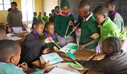 children painting